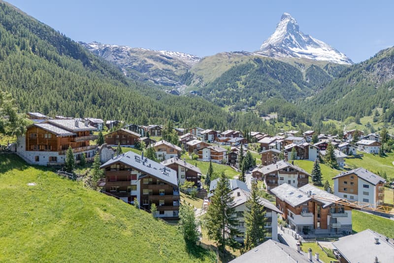 Alpiner Wohnkomfort: 2.5-Zimmerwohnung an exklusiver Lage in Zermatt (1)
