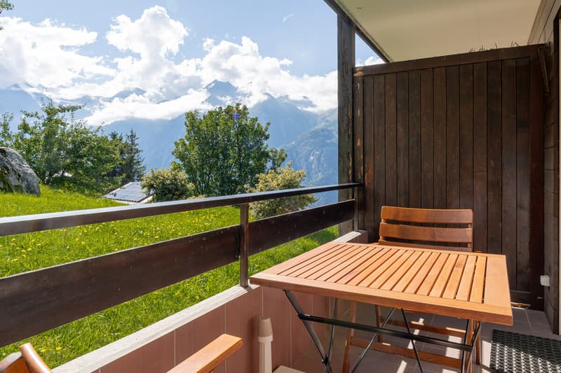 Klein und fein heimelige 2-Zimmerwohnung mit Weitblick in Grächen (2)