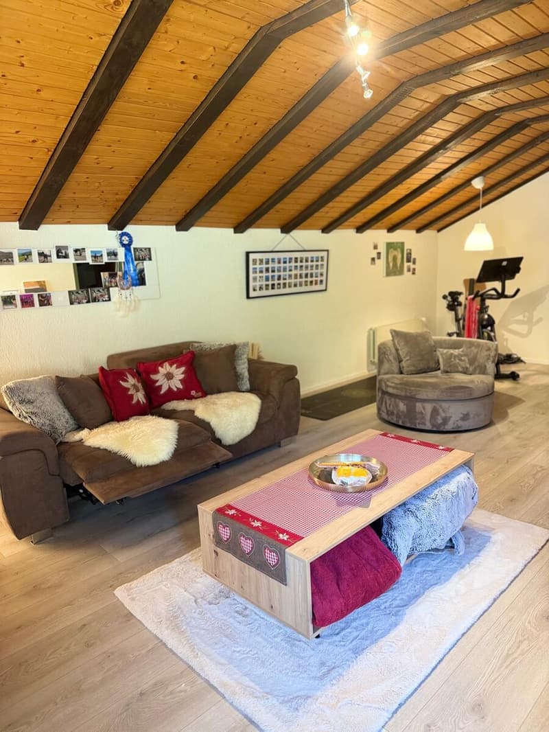 ZU MIETEN: 2-Zimmerwohnung an bevorzugter Lage (2)