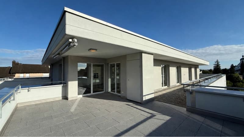 Appartamento città in attico, spazioso e soleggiato (6)
