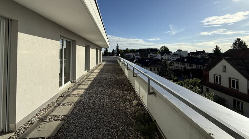 Appartamento città in attico, spazioso e soleggiato (8)