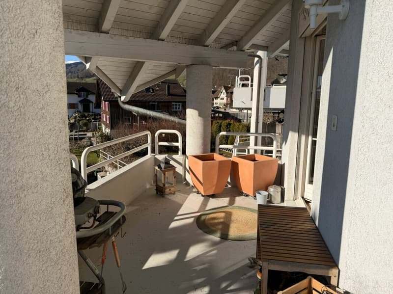 grosszügige 3.5 Zimmer-Dachwohnung an idyllischer Lage im Grünen (9)