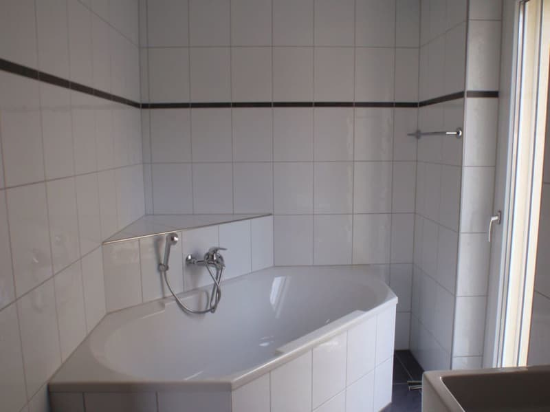 Bad-Dusche-WC-Lavabo