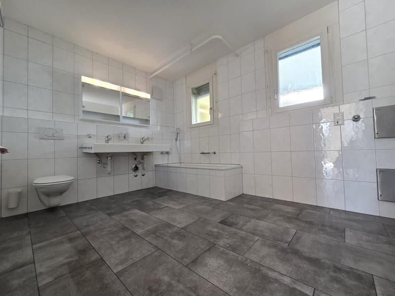 Helle 3.5-Zimmer-Wohnung mit Balkon und schöner Aussicht in Holderbank (8)