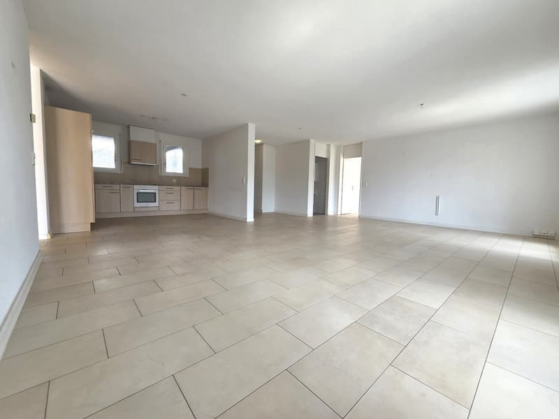 Helle 3.5-Zimmer-Wohnung mit Balkon und schöner Aussicht in Holderbank (6)