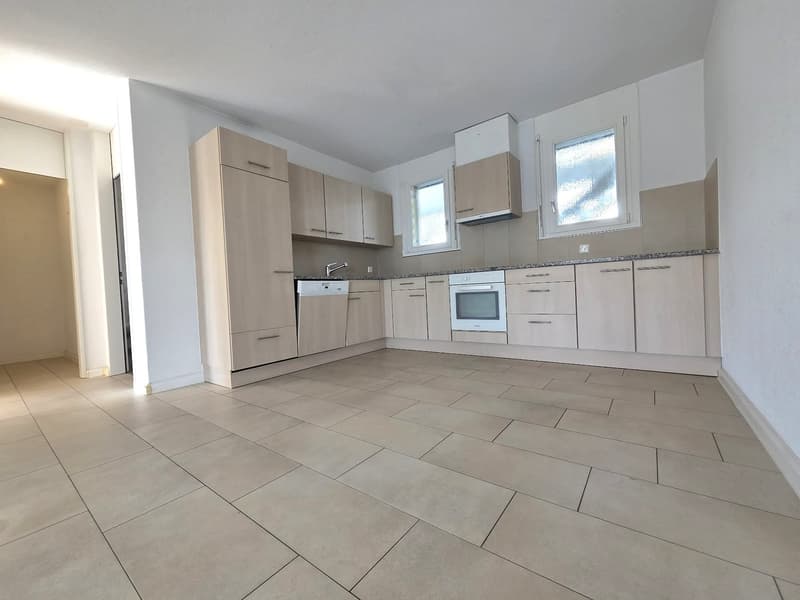 Helle 3.5-Zimmer-Wohnung mit Balkon und schöner Aussicht in Holderbank (7)