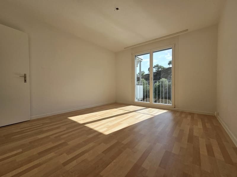 Helle 3.5-Zimmer-Wohnung mit Balkon und schöner Aussicht in Holderbank (4)