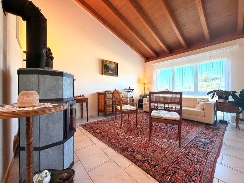 Gepflegte 4.5-Zimmer-Wohnung mit Weitblick, Abendsonne und grosser Doppelgarage (2)