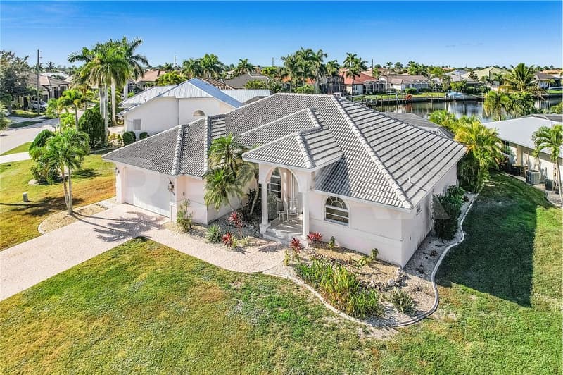 Florida-Traumhaus mit Meerzugang Schweizer Chancen direkt am Wasser! (1)
