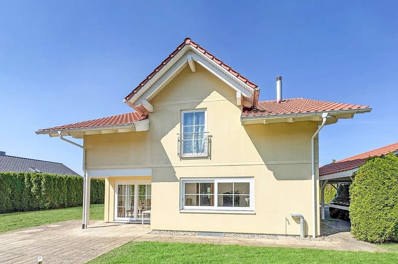 Maison unifamiliale indépendante avec style et intimité (12)