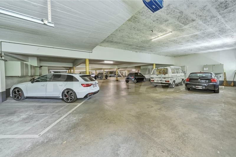 Seltene Anlagegelegenheit: Einstellhalle mit 31 Einstellhallenplätzen (2)