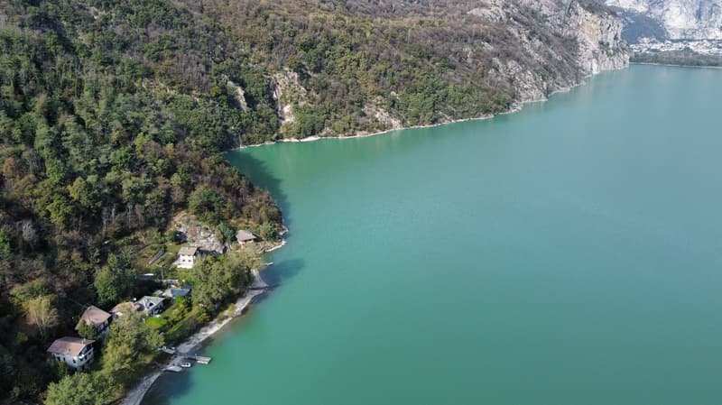 Haus am See mit separatem Gästehaus– am Lago di Mezzola / di Como – zu verkaufen (1)
