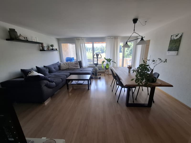 Helle 4.5-Zimmer-Wohnung mit Balkon in Rüfenacht BE (2)