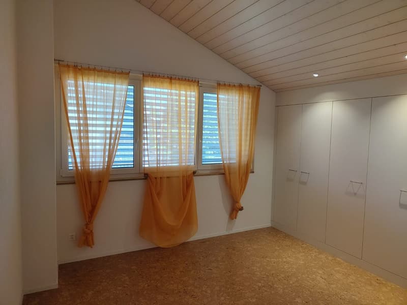 Geräumiges 7.5-Zimmer-Doppeleinfamilienhaus in Urtenen-Schönbühl (10)