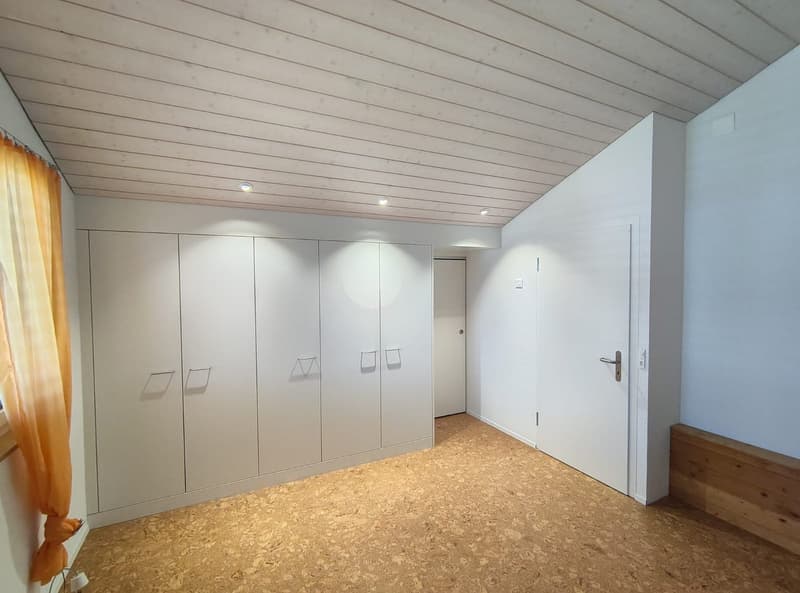 Geräumiges 7.5-Zimmer-Doppeleinfamilienhaus in Urtenen-Schönbühl (11)