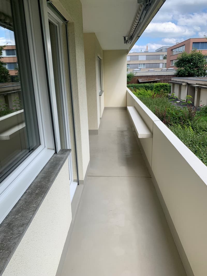 Sonnige 2-Zimmer-Wohnung mit grossem Balkon (6)