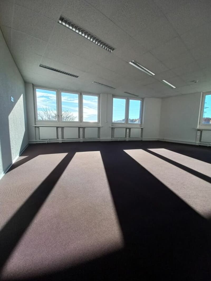 Espace de bureau au 1er étage à louer (2)