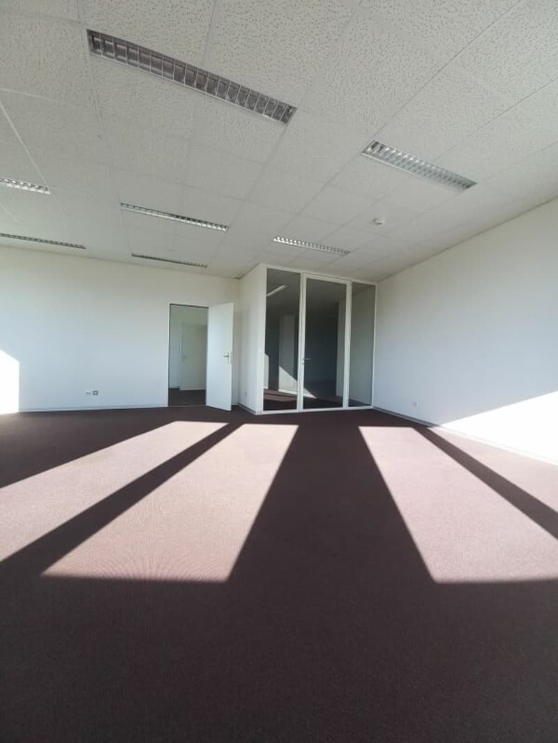 Espace de bureau au 1er étage à louer (4)