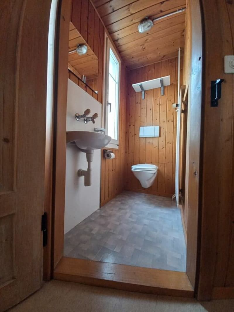 separates WC