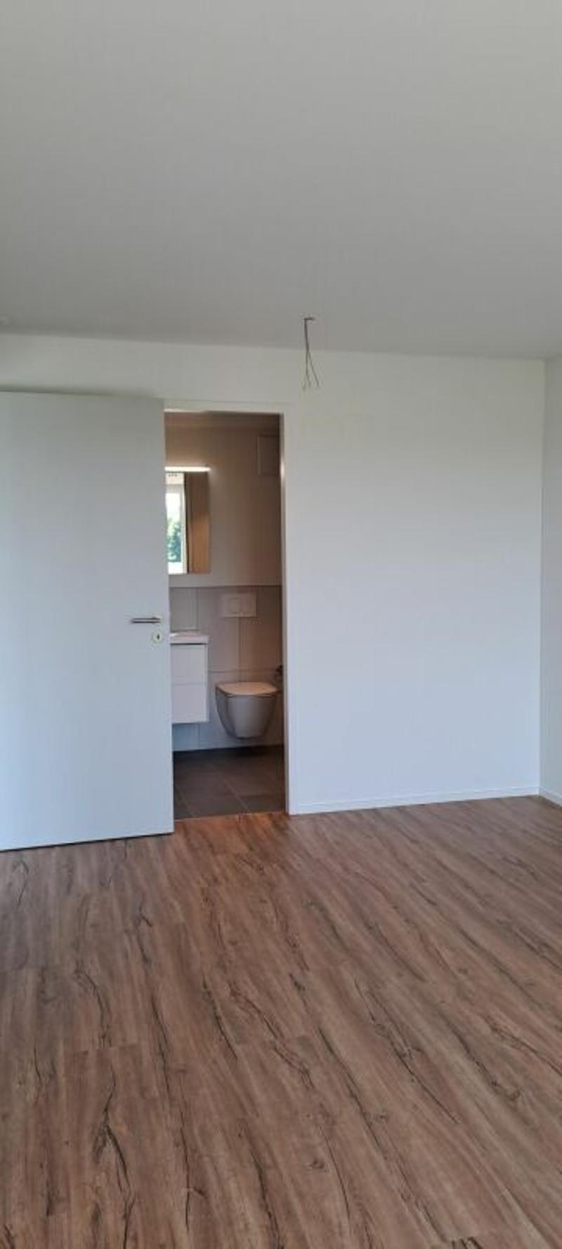 Helle 3.5 Zimmerwohnung mit grosszügigem Balkon (8)