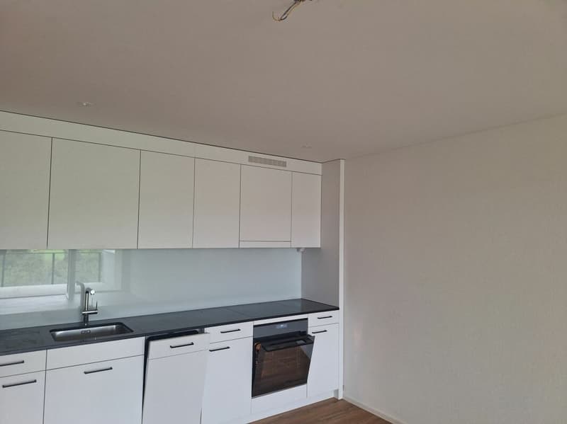 Stilvolle 2.5-Zimmerwohnung mit Blick ins Grüne (8)