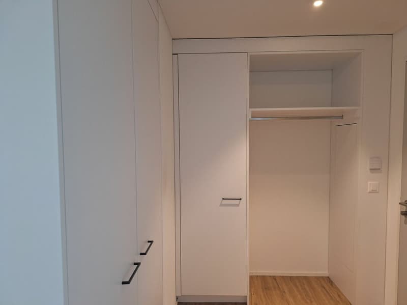 Stilvolle 2.5-Zimmerwohnung mit Blick ins Grüne (9)