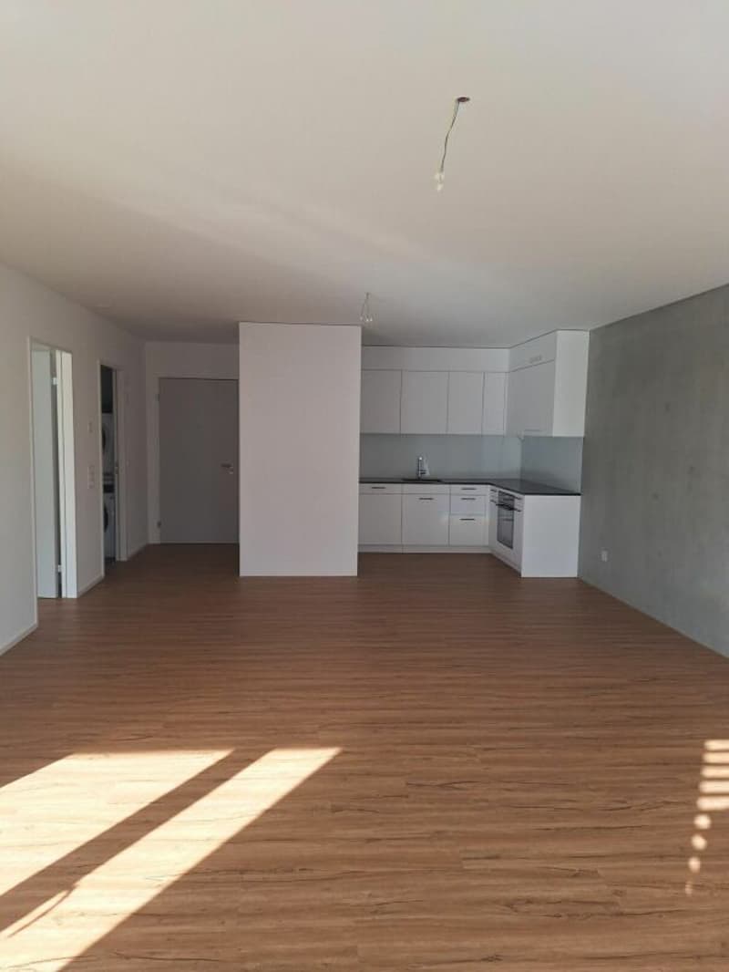 Attraktive 2.5-Zimmerwohnung mit komfortabler Loggia (3)