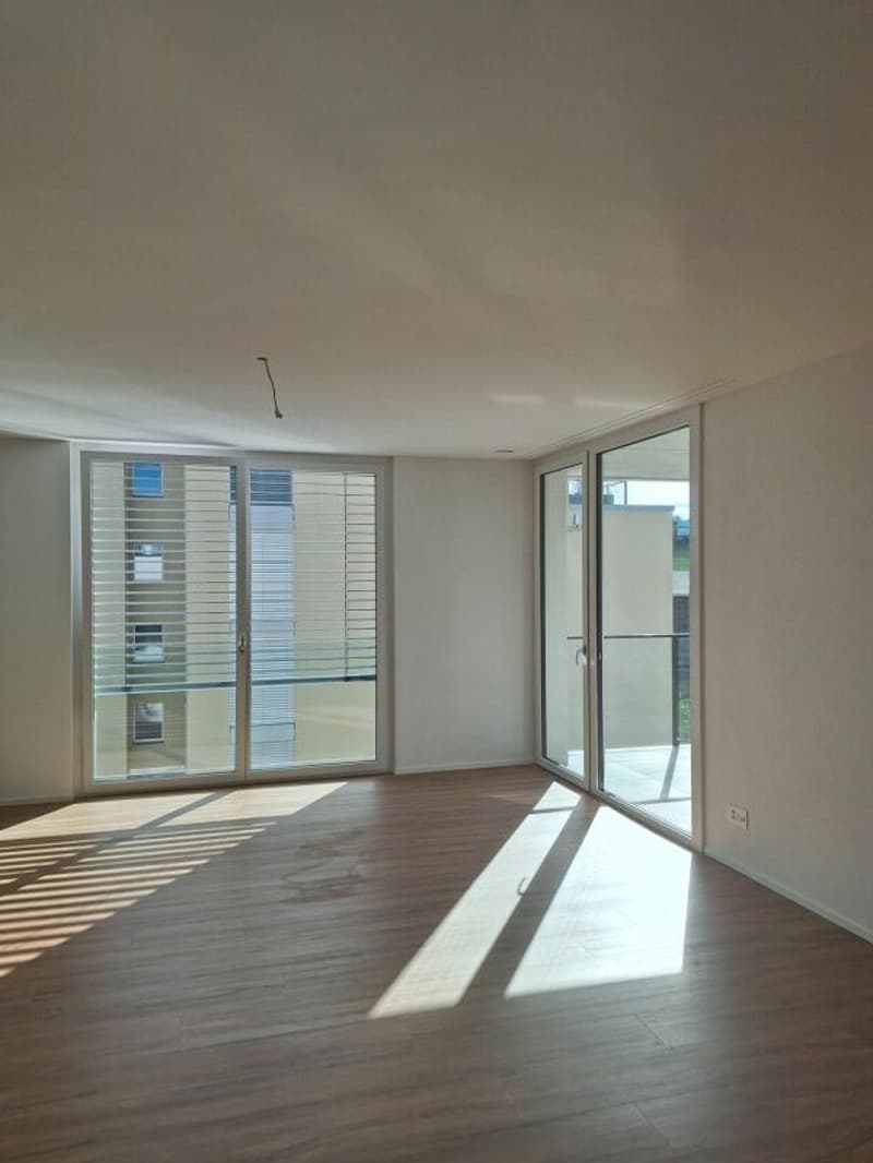 Attraktive 2.5-Zimmerwohnung mit komfortabler Loggia (2)