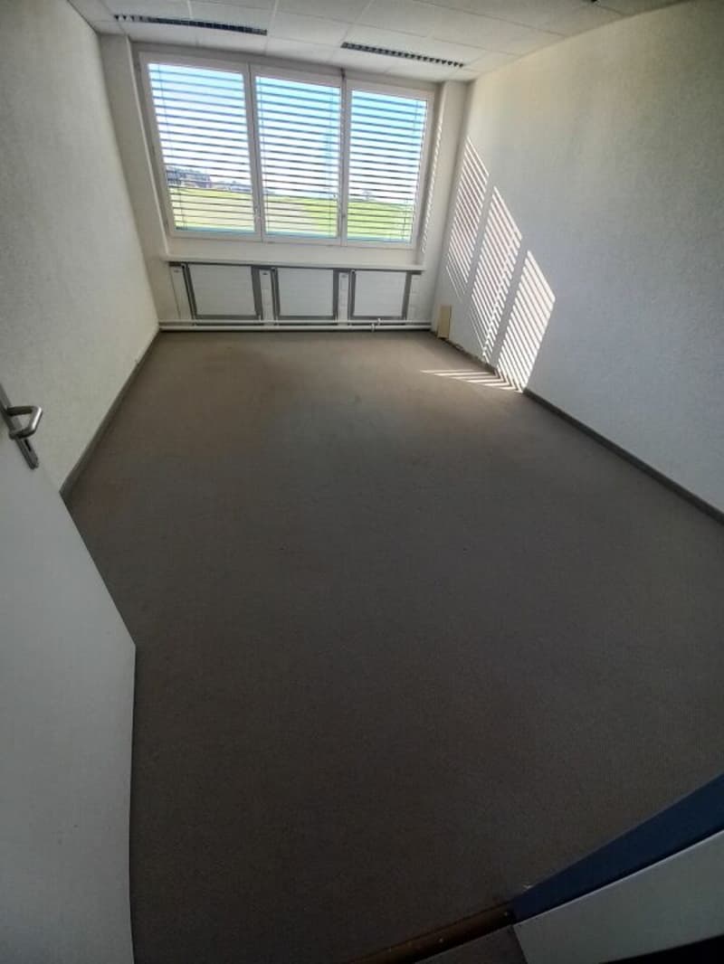 Grossräumige Bürofläche mit herrlicher Weitsicht (5)