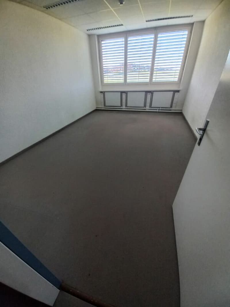 Grossräumige Bürofläche mit herrlicher Weitsicht (4)