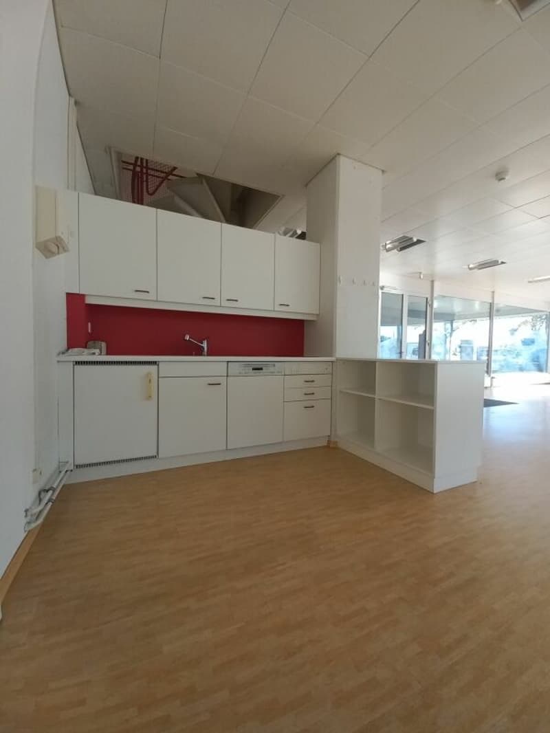 Gewerbe-/ Büroräumlichkeiten auf 2 Etagen (4)