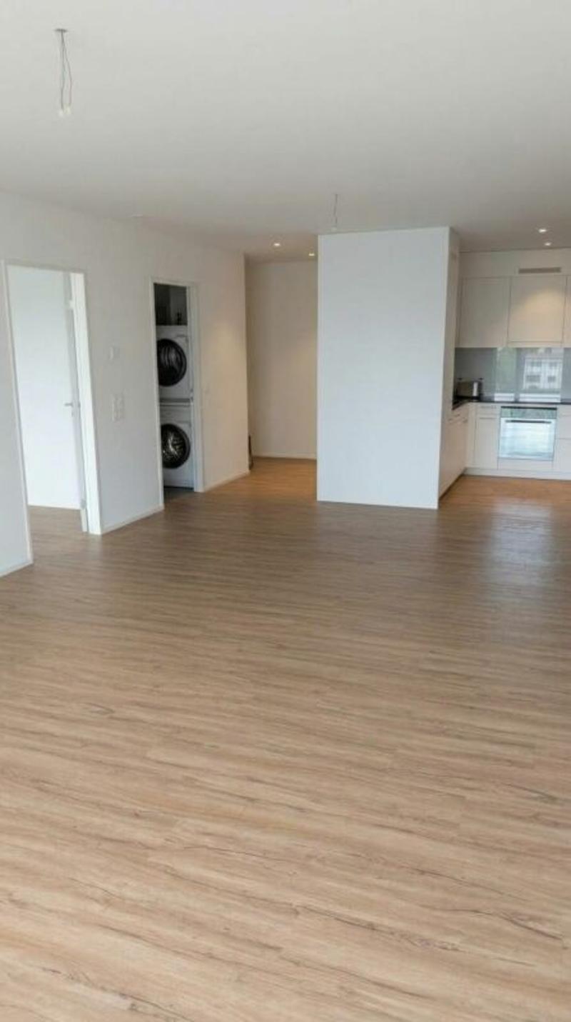 Attraktive 2.5-Zimmerwohnung mit komfortabler Loggia (7)