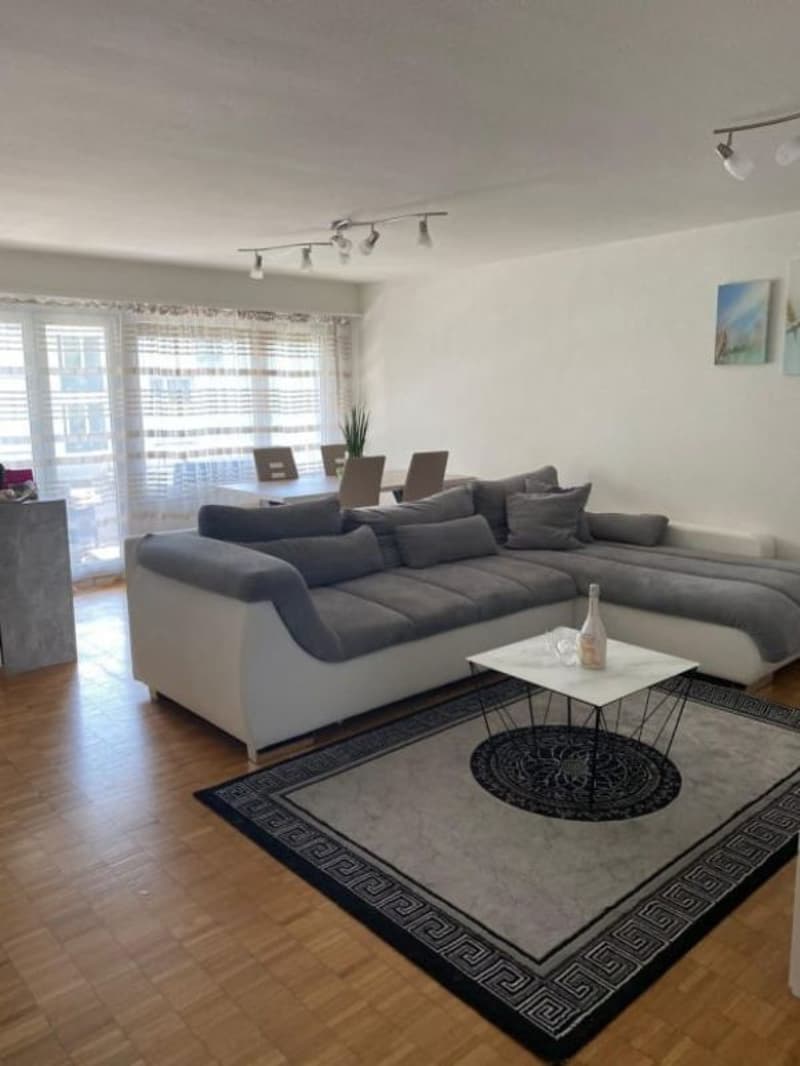 Helle und freundliche Wohnung mit Balkon (3)