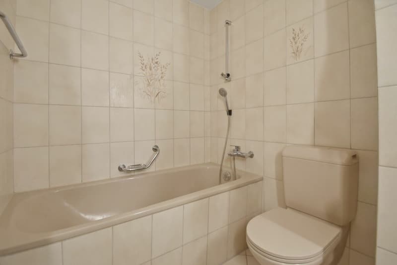 Badezimmer mit Badewanne