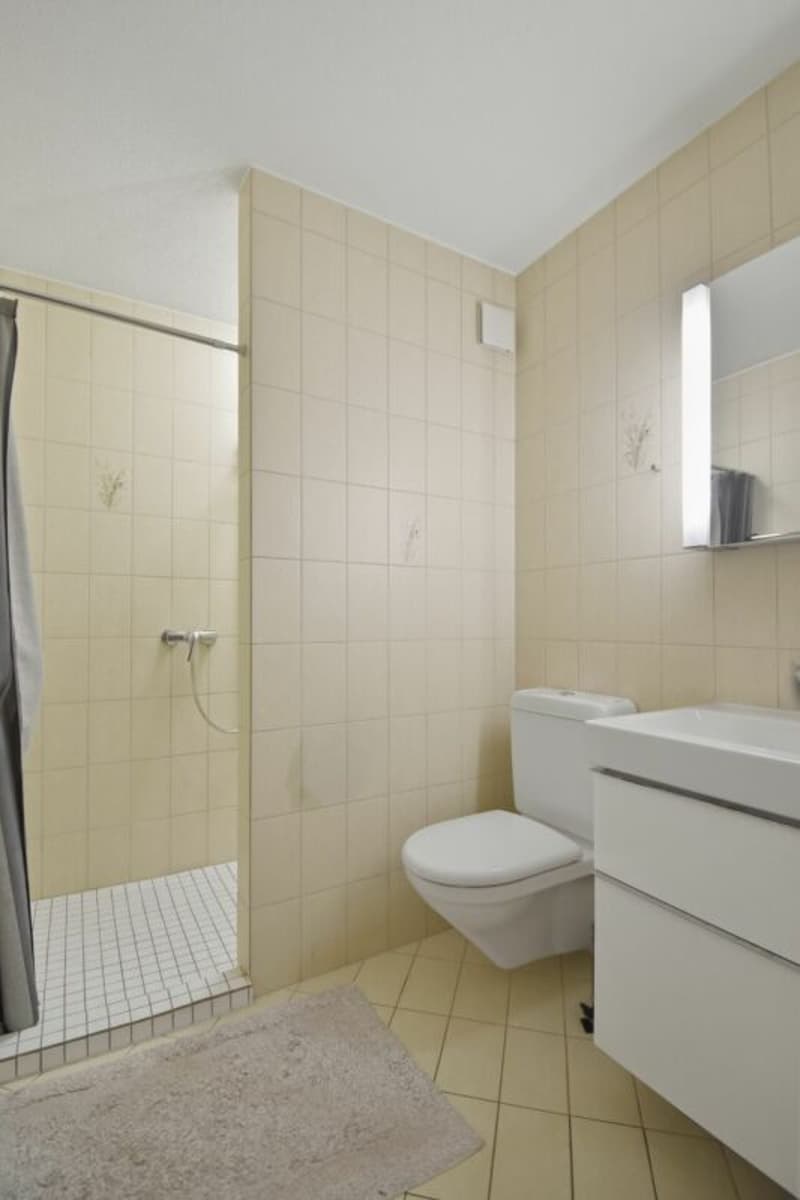Badezimmer mit Dusche