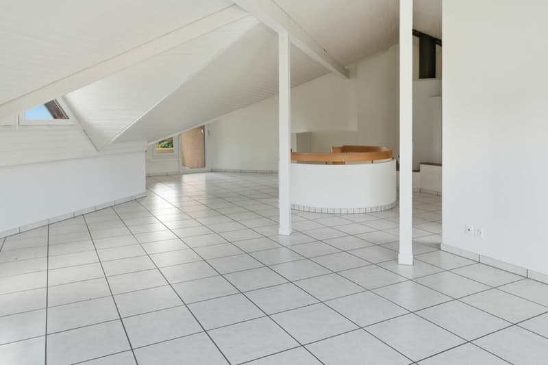 Helle 7.5-Zimmer-Maisonettewohnung mit Balkon in familienfreundlichem Quartier (10)
