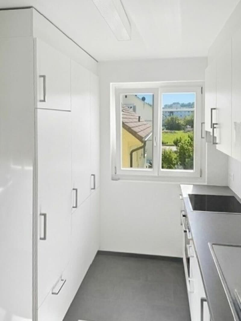Geräumige 4.5 Zimmer-Wohnung an zentraler Lage (2)
