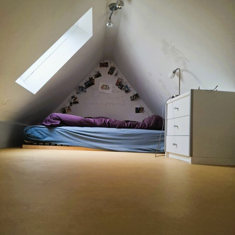 Moderne 1.5-Zimmer-Dachwohnung mit Galerie & Balkon (7)