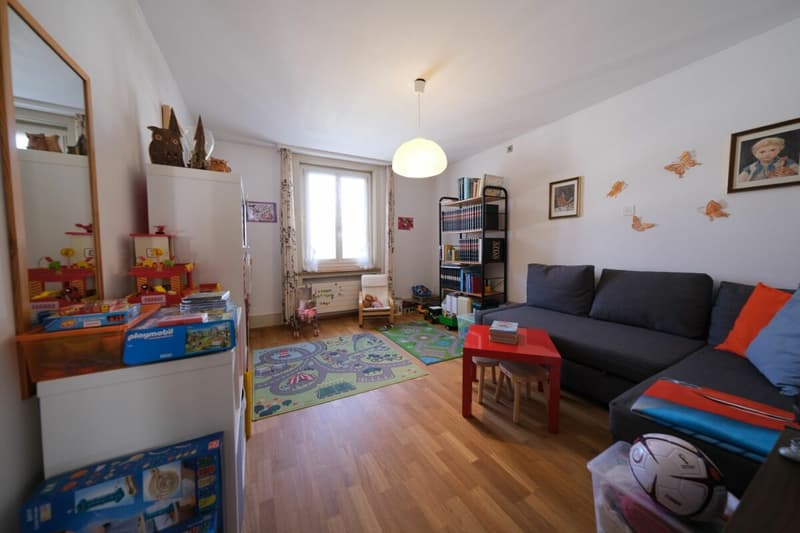 Appartement central de 5 pièces au 2e étage (8)