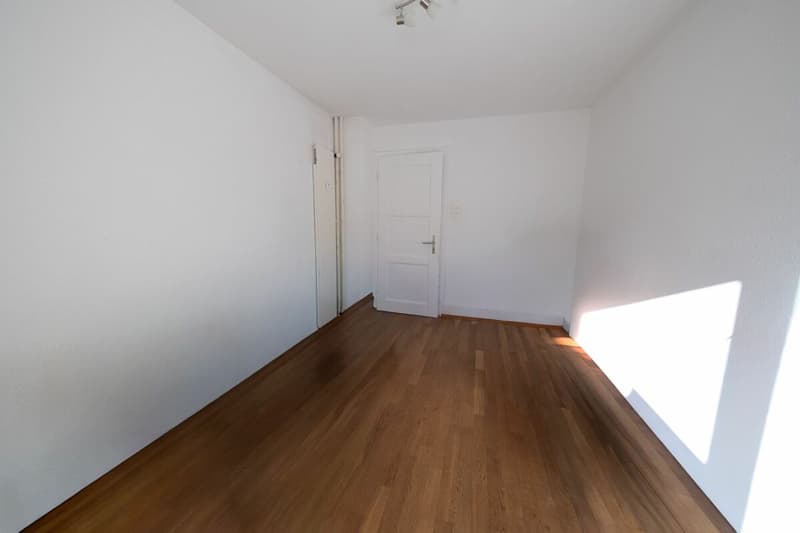 Central 5-room apartment on the 1st floor (7)