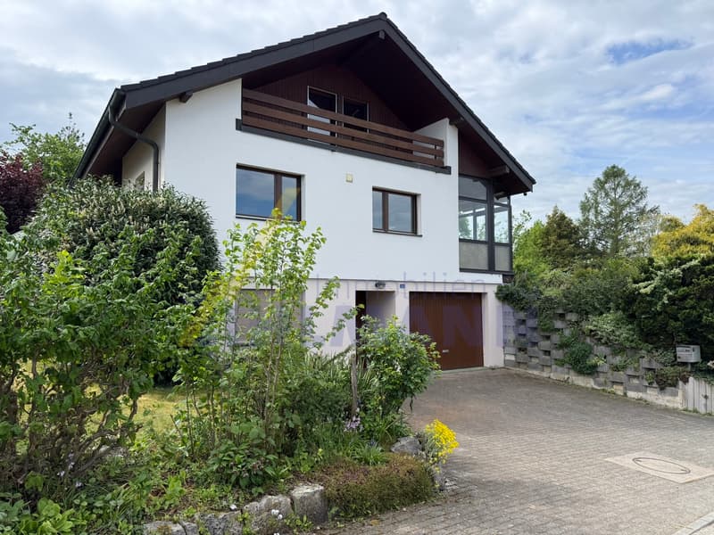 Charmantes, freistehendes 6.5-Zimmer Einfamilienhaus (1)