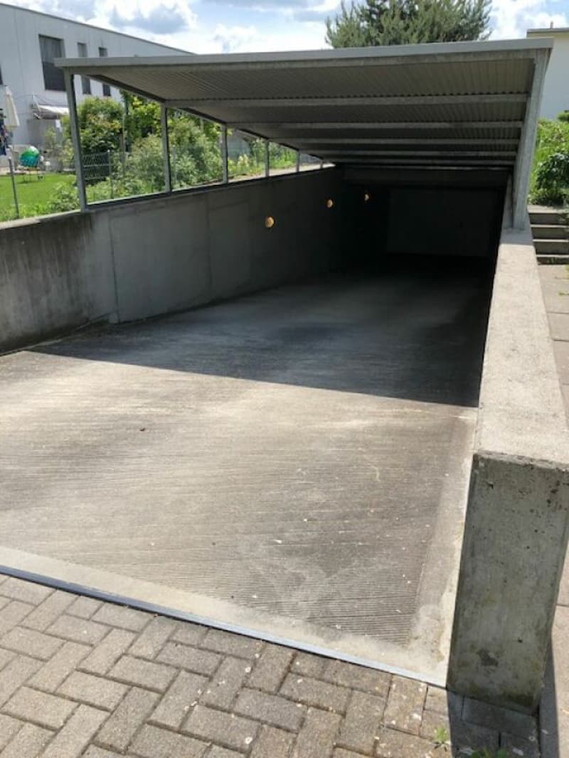Einstellhallenplatz in Lyss zu vermieten nahe Coop/Zentrum (1)
