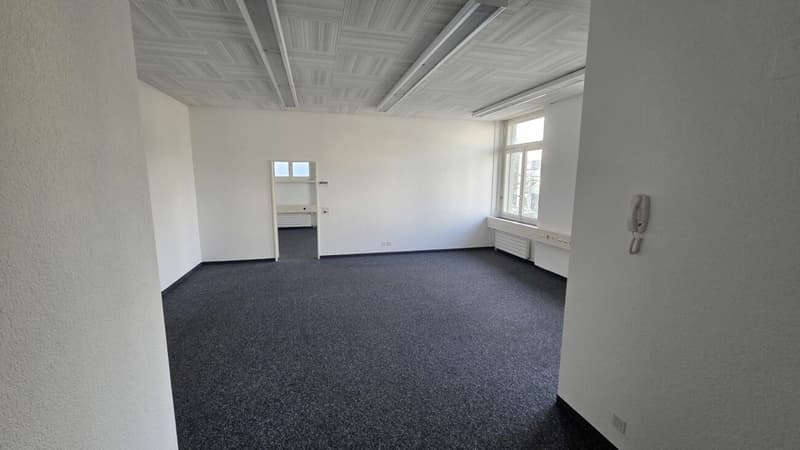 Praktisches Büro mit WC und Kühlschrank direkt am Bahnhof (3)