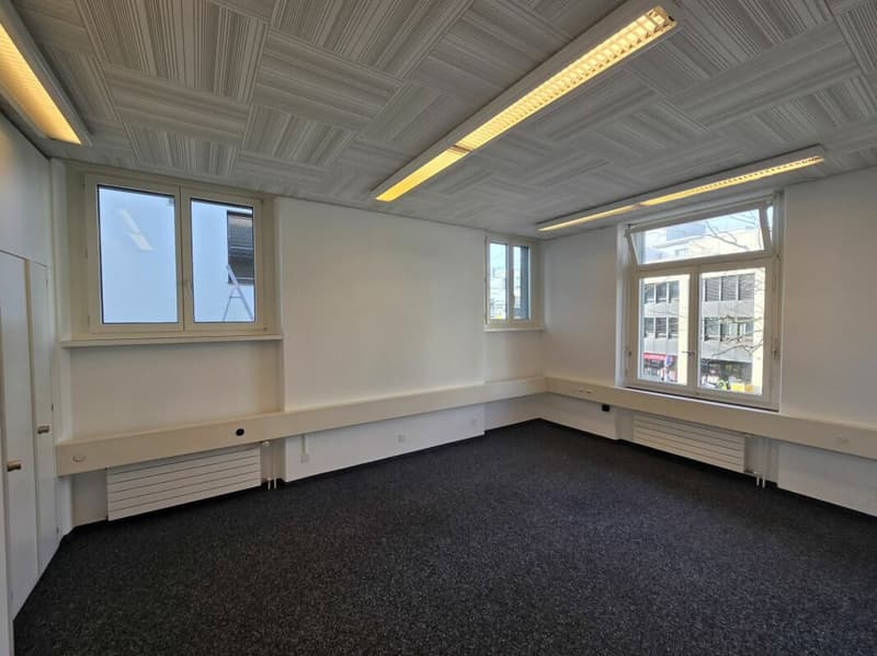 Praktisches Büro mit WC und Kühlschrank direkt am Bahnhof (7)