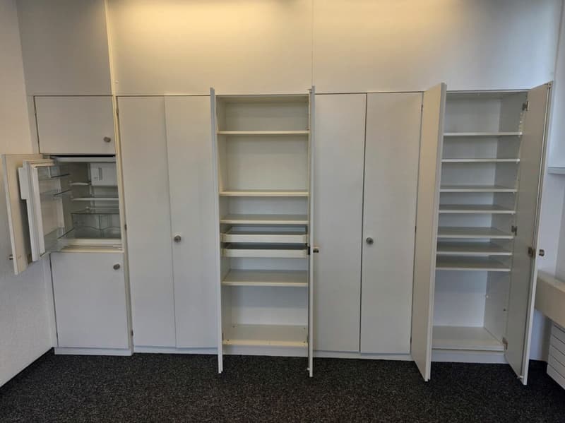 Praktisches Büro mit WC und Kühlschrank direkt am Bahnhof (10)