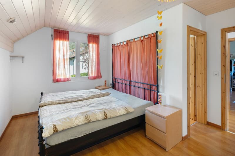 OG:  Elternzimmer mit Direktzugang zum Badezimmer