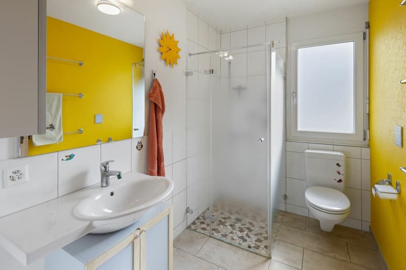 EG: Gäste-WC mit Dusche