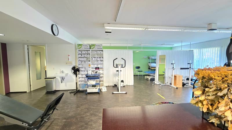 Helle und vielseitige Gewerbe- oder Praxisfläche im Erdgeschoss (2)