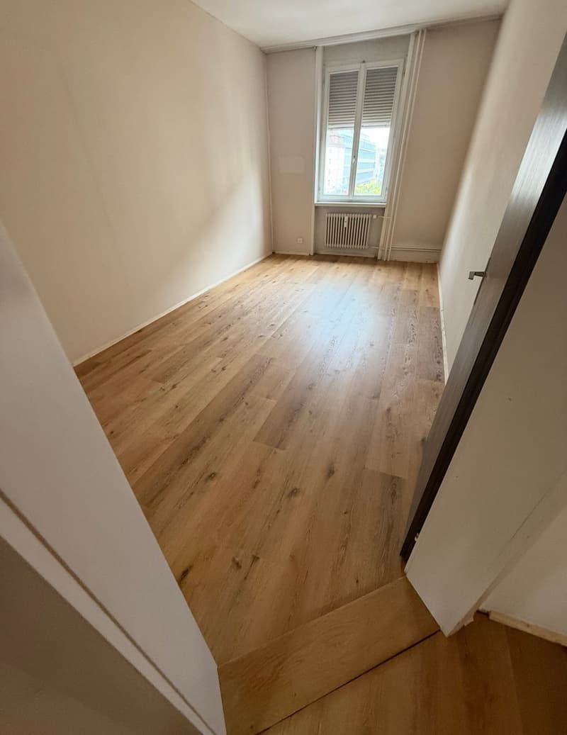 Frisch renovierte 4.5-Zimmer-Wohnung mit zwei Balkonen und Aussicht auf den Claraplatz (8)