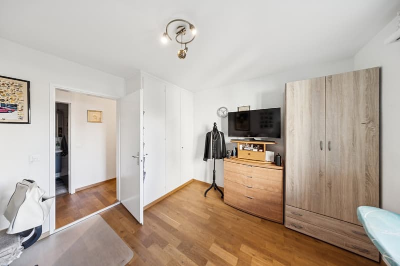 Attraktive 4-Zimmer Eigentumswohnung mit Süd-Balkon und direktem Gartenzugang in Münchenbuchsee (4)